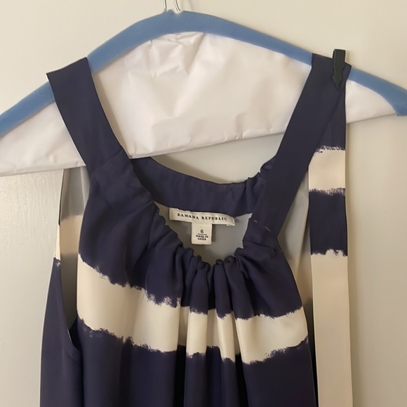 Silk Banana Republic halter dress ties at shoulder/neck in two tone blue - Picture 2 of 6